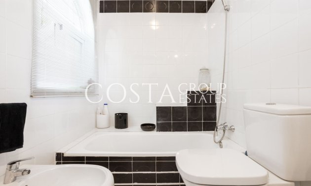 Resale - Villa -
Torrevieja - Torrevieja Centro