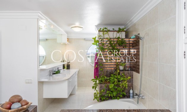 Resale - Villa -
Torrevieja - Torrevieja Centro