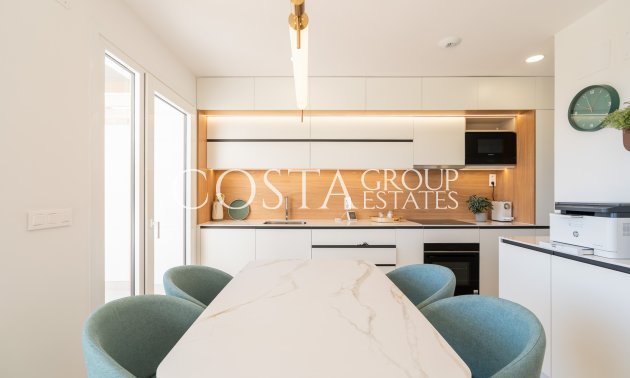 Nowy budynek - Willa -
La Nucía