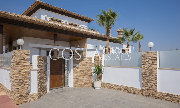 Neue Gebäude - Villa -
Jerónimo y Avileses