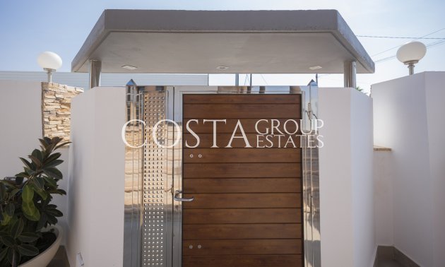 Neue Gebäude - Villa -
Jerónimo y Avileses