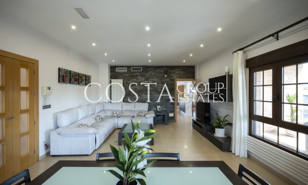 Neue Gebäude - Villa -
Jerónimo y Avileses