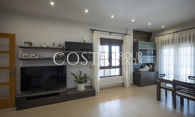 Neue Gebäude - Villa -
Jerónimo y Avileses