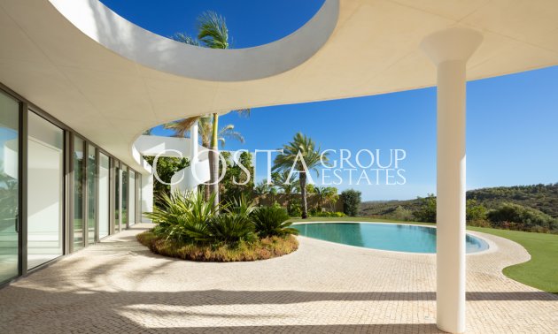 Neue Gebäude - Villa -
Casares