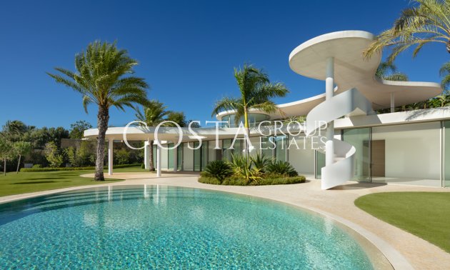 Neue Gebäude - Villa -
Casares