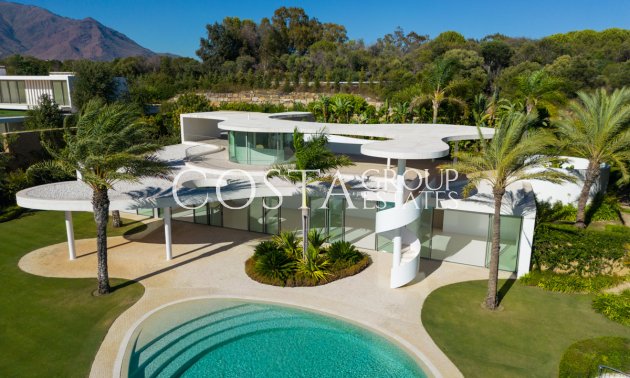 Neue Gebäude - Villa -
Casares
