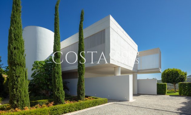 Neue Gebäude - Villa -
Casares