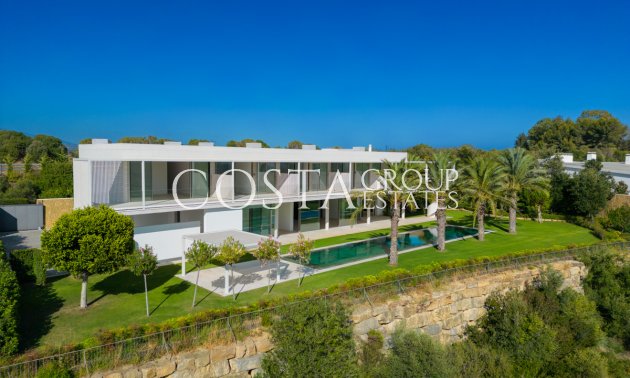 Neue Gebäude - Villa -
Casares