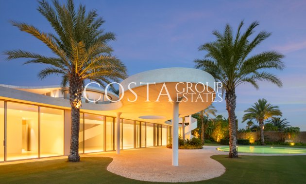 Neue Gebäude - Villa -
Casares