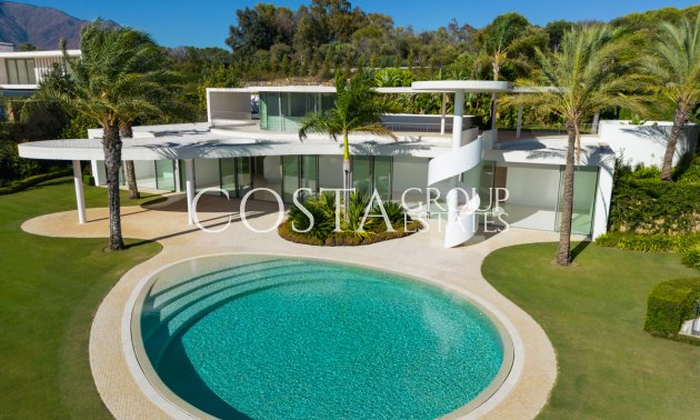 Neue Gebäude - Villa -
Casares