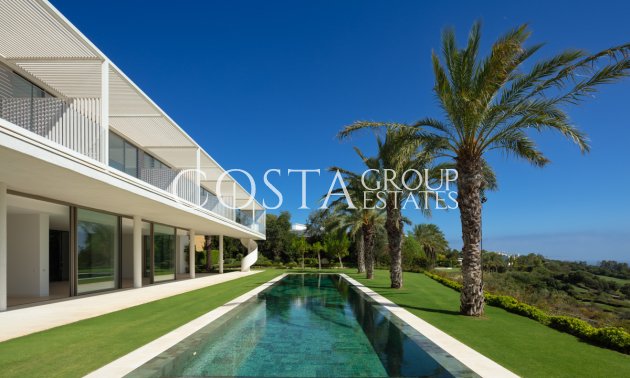 Neue Gebäude - Villa -
Casares