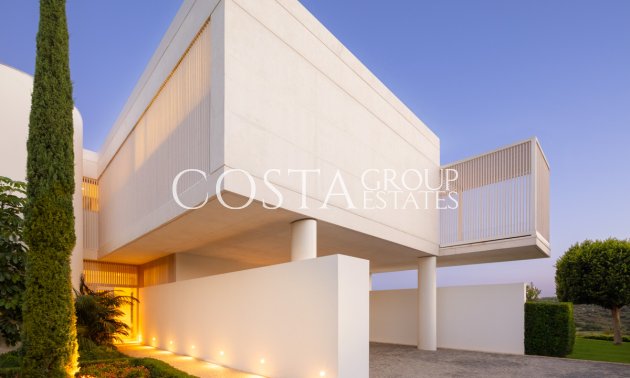 Neue Gebäude - Villa -
Casares