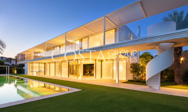 Neue Gebäude - Villa -
Casares