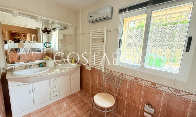 Resale - Villa -
Rojales