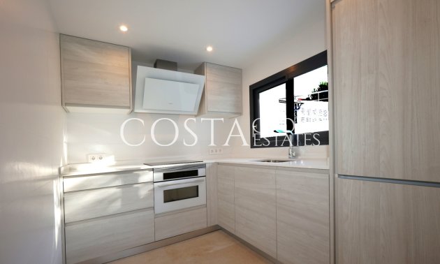 Resale - Villa -
Pinoso - Los Pinos