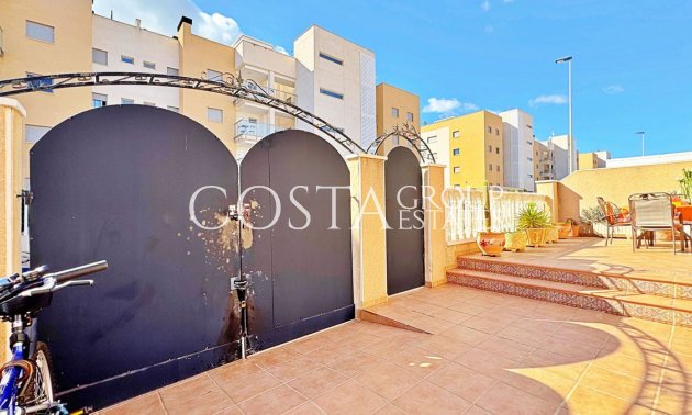 Wiederverkauf - House -
Orihuela - Villamartin