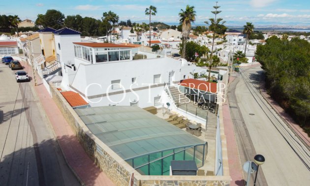 Resale - Villa -
Orihuela - Villamartin