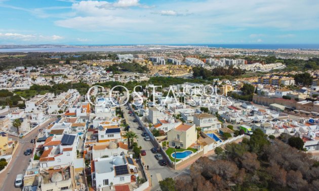 Resale - Villa -
Orihuela - Villamartin