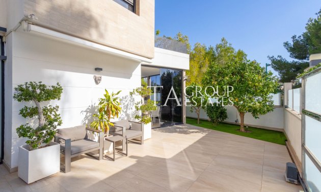 Resale - Villa -
Orihuela - Villamartin