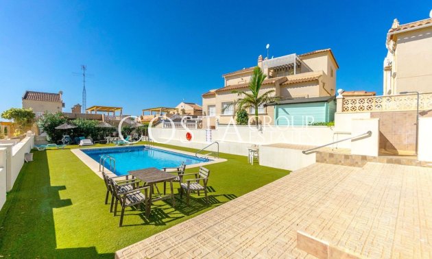 Resale - Villa -
Orihuela - Villamartin
