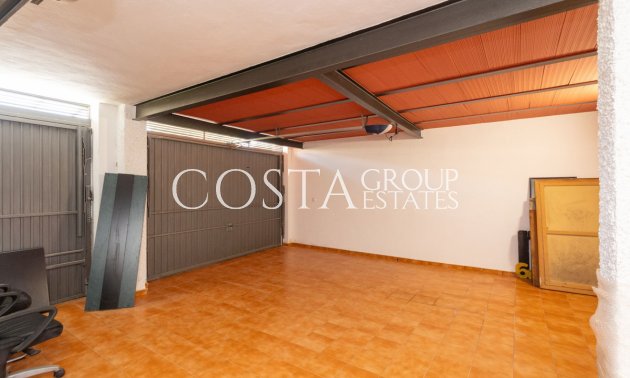 Resale - Villa -
Orihuela - Campoamor