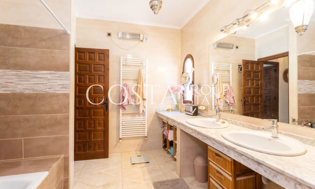 Resale - Villa -
Orihuela - Villamartin