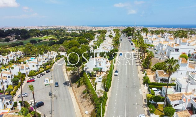 Resale - Villa -
Orihuela - Villamartin