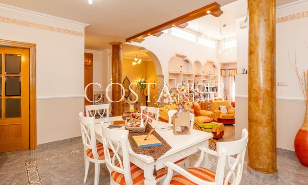 Resale - Villa -
La Union - La Union Centro