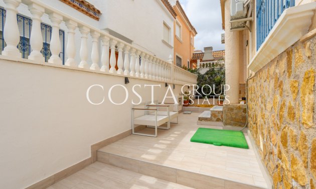 Resale - House -
Orihuela - Villamartin