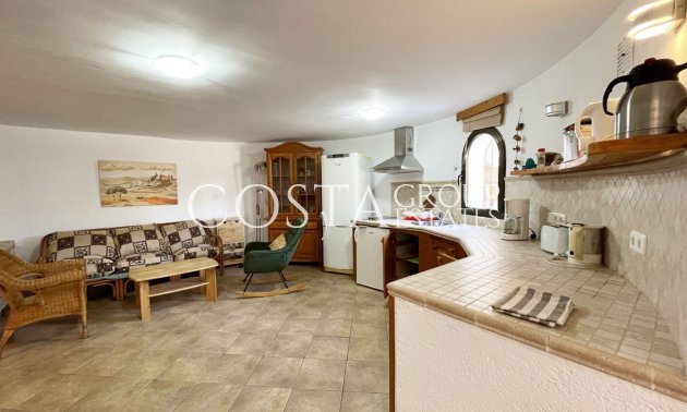 Resale - Villa -
Pinoso - Los Pinos