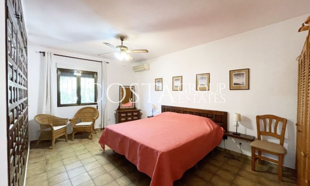 Resale - Villa -
Pinoso - Los Pinos