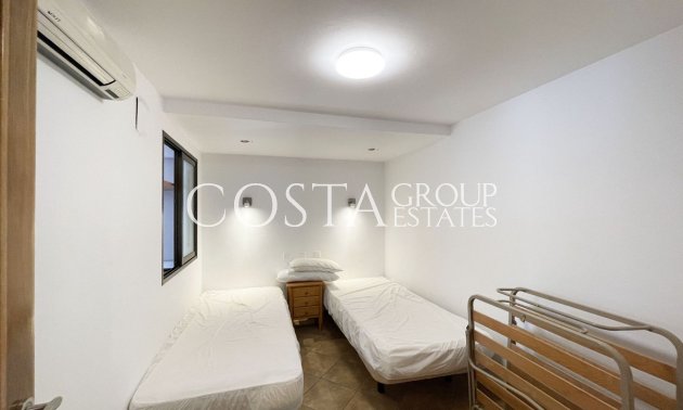 Resale - Villa -
Pinoso - Los Pinos