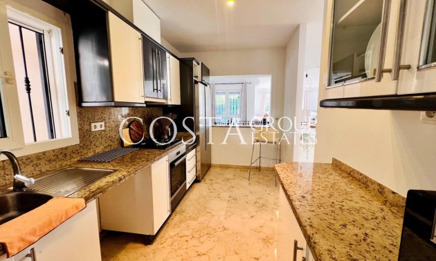 Resale - Villa -
Orihuela - Orihuela Costa