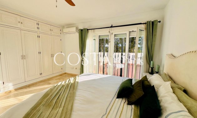 Resale - Villa -
Orihuela - Orihuela Costa