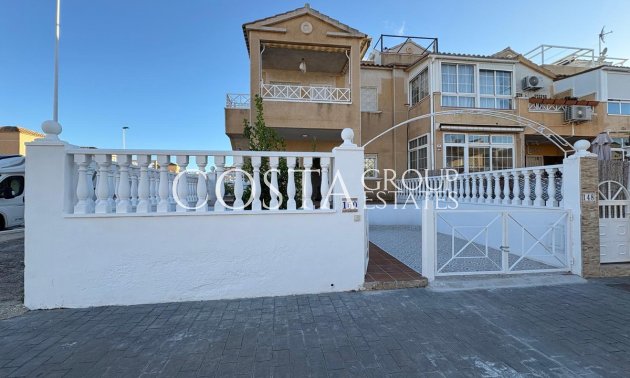 Resale - House -
Torrevieja - Torrevieja Centro