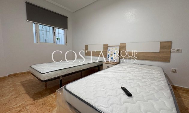 Resale - House -
Torrevieja - Torrevieja Centro