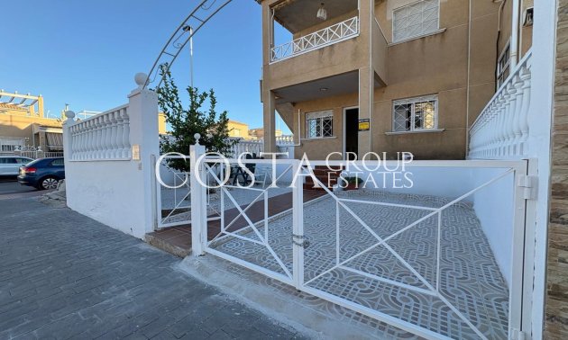 Resale - House -
Torrevieja - Torrevieja Centro