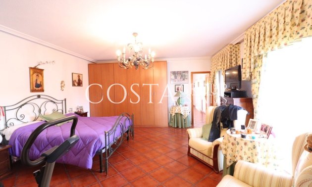 Resale - Villa -
Torrevieja - El Chaparral