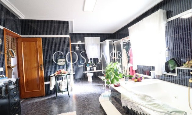 Resale - Villa -
Torrevieja - El Chaparral