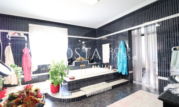 Resale - Villa -
Torrevieja - El Chaparral