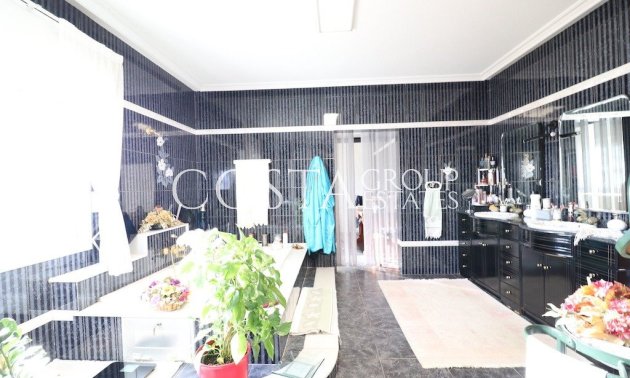 Resale - Villa -
Torrevieja - El Chaparral