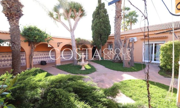 Resale - Villa -
Torrevieja - El Chaparral