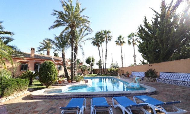 Resale - Villa -
Torrevieja - El Chaparral
