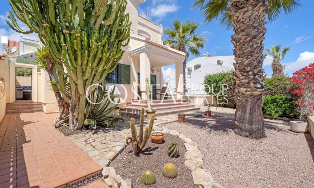 Resale - Villa -
Orihuela - Orihuela Costa