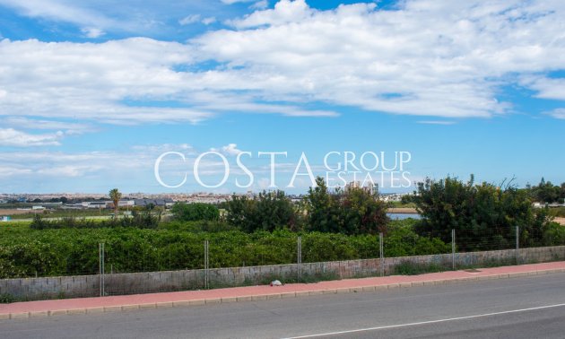 Resale - Villa -
Orihuela - Los Altos