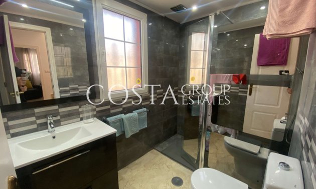 Revente - Villa -
Orihuela - Villamartin