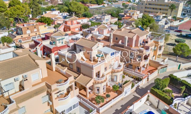 Revente - Maison -
Orihuela - Orihuela Costa