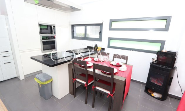 Revente - Villa -
Orihuela - Villamartin