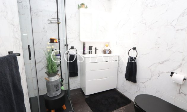 Revente - Villa -
Orihuela - Villamartin