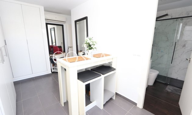 Revente - Villa -
Orihuela - Villamartin